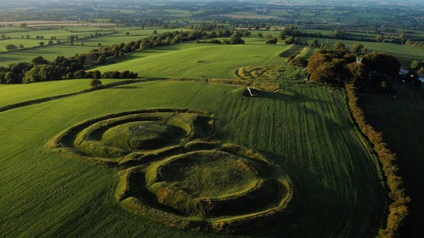 The Dublin To Meath 1-Day Road Trip: Coffee, Castles, Newgrange And A Whole Lot More