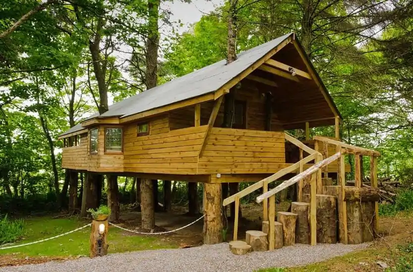 west cork treehouse from the outside