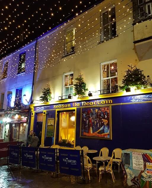 Galway in December outside Tig Neachtains